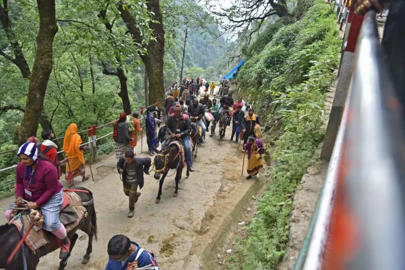 केदारनाथ यात्रा मार्गमा पहिरो, तीन जनाको मृत्यु