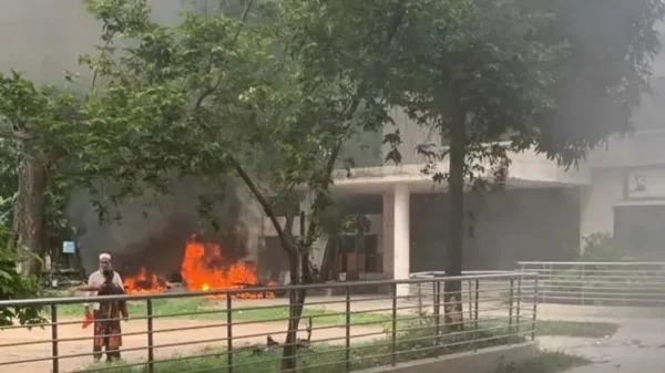 बंगलादेशमा आरक्षणको विरोधमा चर्किएको प्रदर्शन उग्र बन्दै, सरकारी टेलिभिजनमा आगजनी