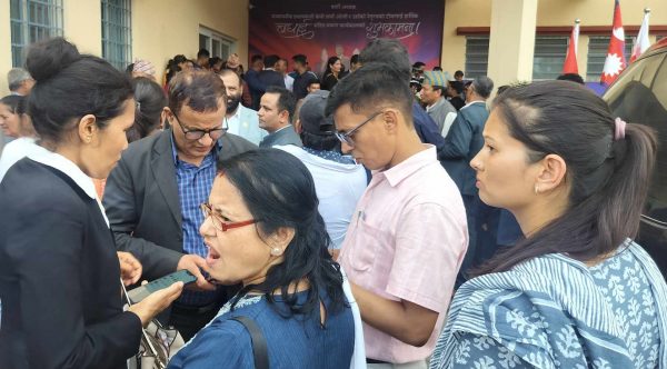 ओली प्रधानमन्त्री भएपछि एमाले कार्यालयमा चहलपहल (तस्वीरहरू)