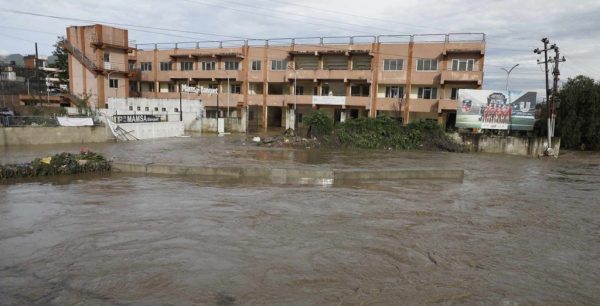 च्यासलस्थित एमाले मुख्यालयमा बाढी पस्यो, घाम लागेसँगै काठमाडौंका नदीमा जल सतह घट्दै