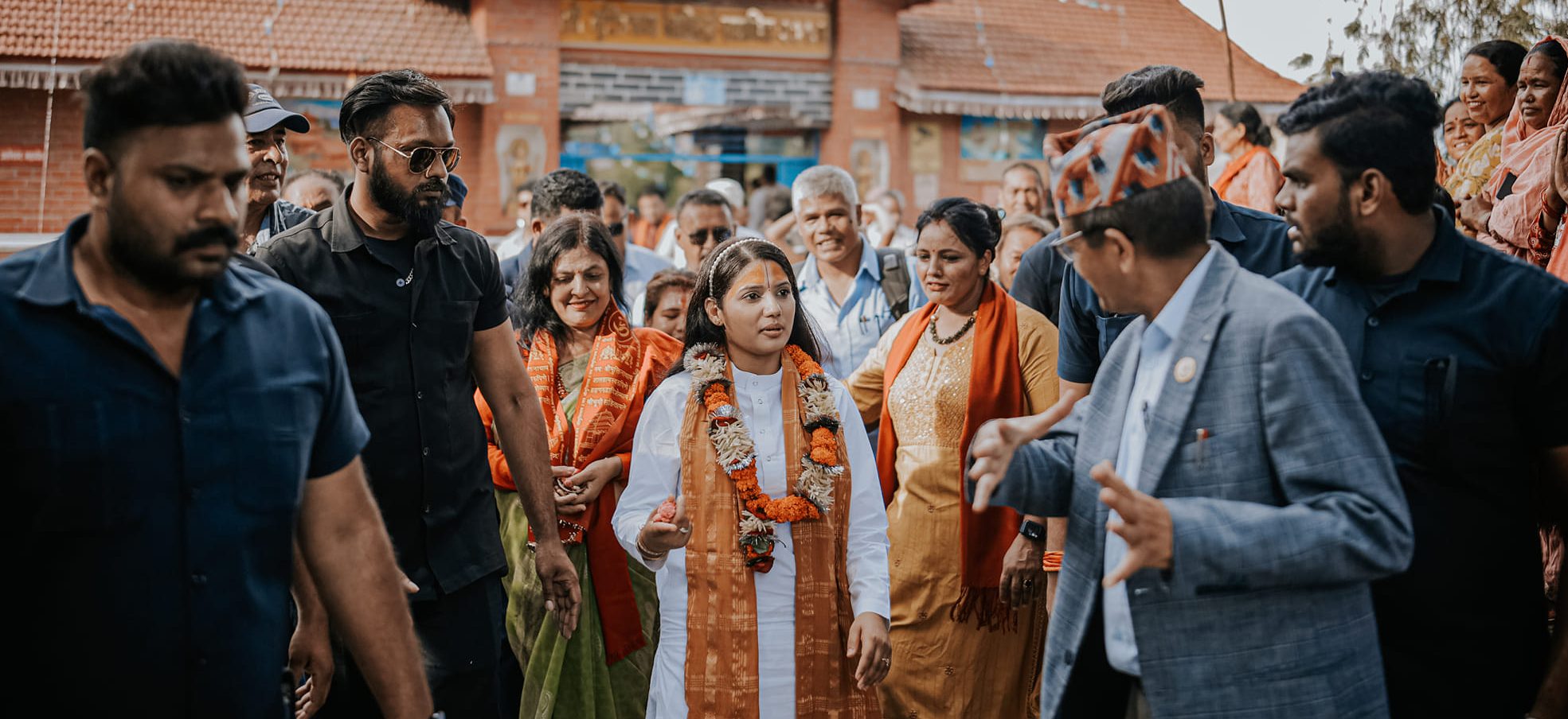 रवाफ देखाएको भन्ने विवादमा देवी प्रतिभाको दाबी- १०\१२ होइन, म त ६०\७० बाउन्सरसँग हिँड्छु