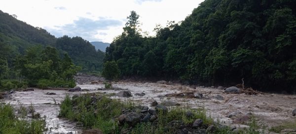 भोजपुरको हाइड्रोमा काम गर्ने दुई जनालाई बाढीले बगायो, एकको उद्दार
