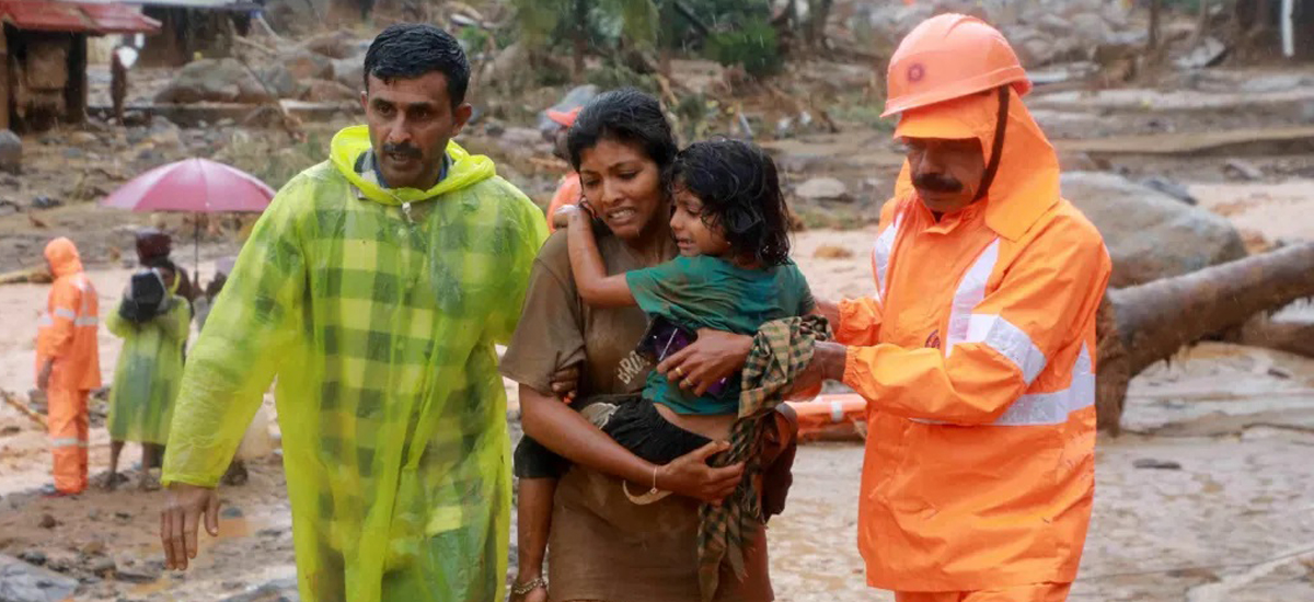 भारतको केरलामा बाढीको वितण्डा: अहिलेसम्म १ सय २३ जनाको मृत्यु, सयौं मानिस उद्दारको पर्खाइमा