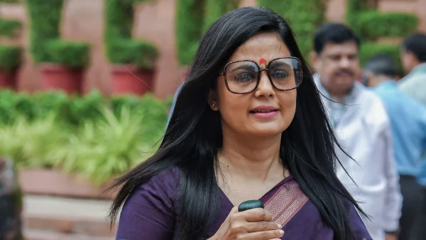 अपमानजनक टिप्पणीपछि भारतीय सांसद मोइत्राविरुद्ध एफआईआर दर्ता
