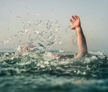 दानव खोलामा बेपत्तामध्ये एकको शव भेटियो, दुई अझै बेपत्ता