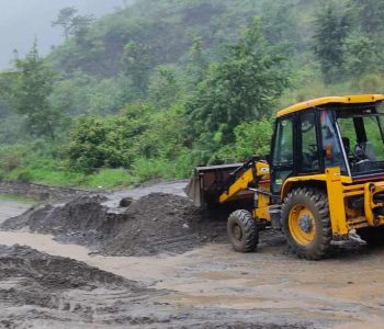 ११ स्थानमा सडक पूर्णरूपमा अवरुद्ध