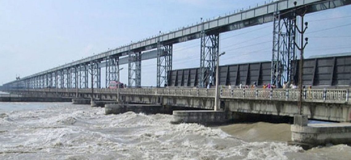 शारदा ब्यारेजका सबै ढोका खोलिए, सवारी साधन आवागमनमा रोक
