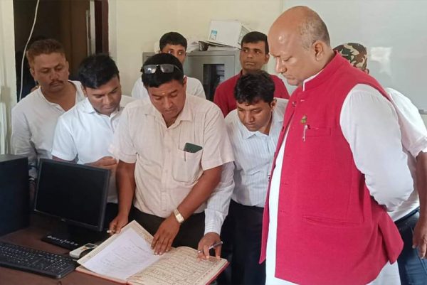 ११ वटा मन्त्रालयमा मुख्यमन्त्रीको छड्के अनुगमन