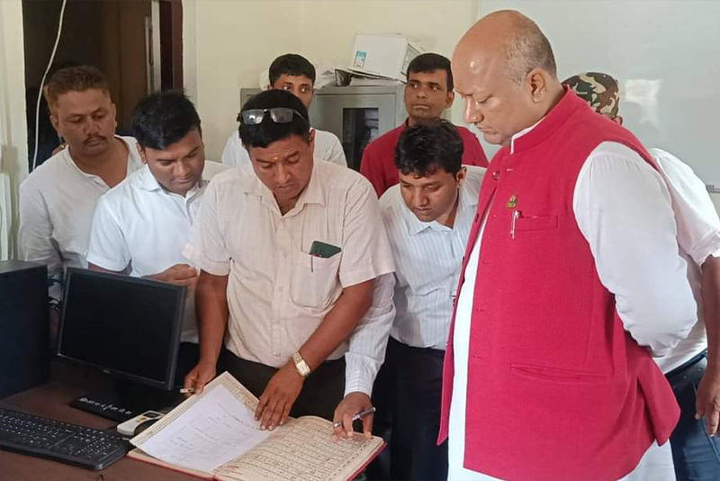 ११ वटा मन्त्रालयमा मुख्यमन्त्रीको छड्के अनुगमन