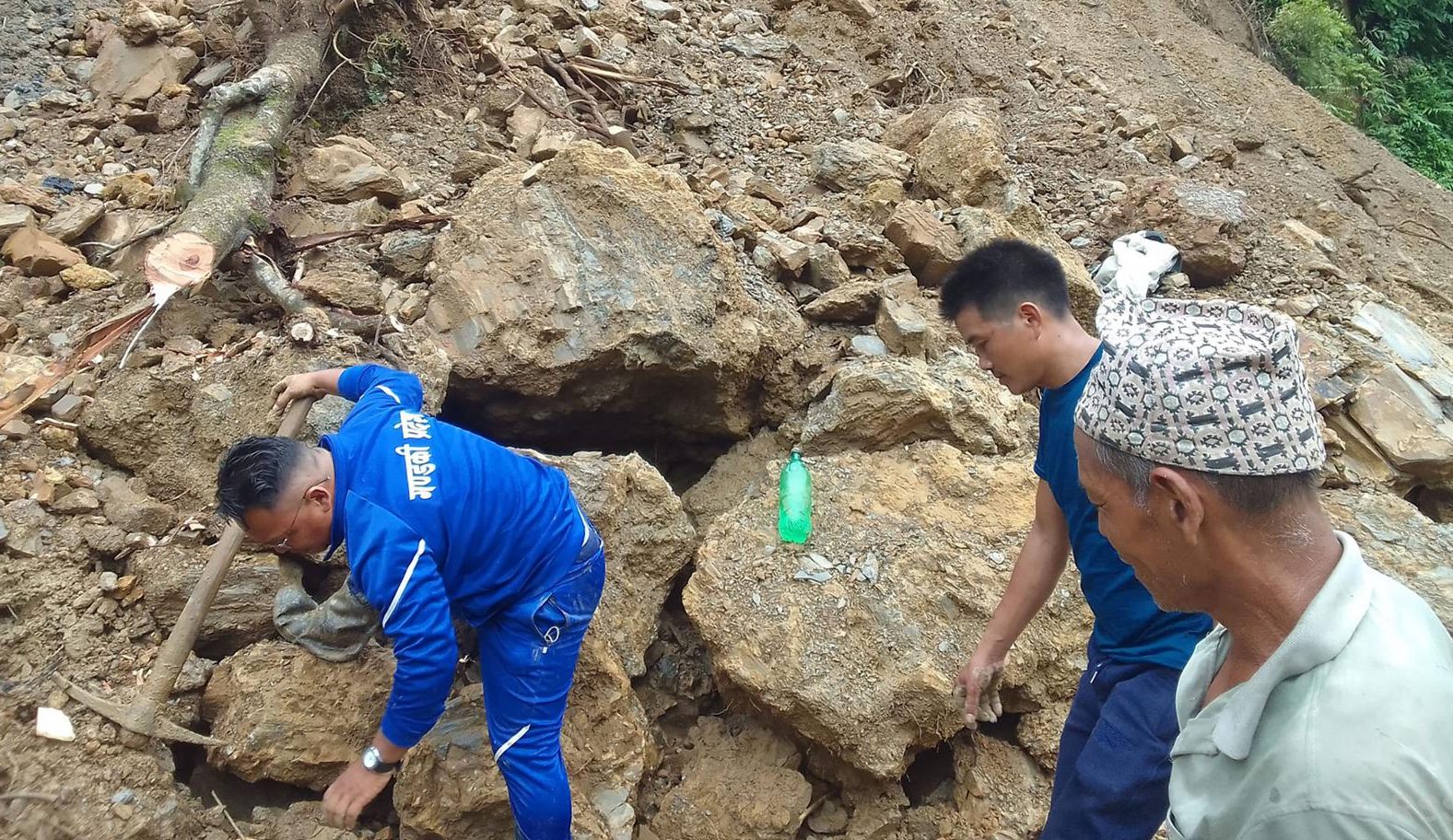 पहिरोले बुद्धसिंह मार्ग एक सातादेखि अवरुद्ध