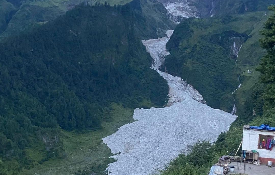 थासाङ हिउँपहिरोः थुनिएको बोक्सीखोला बग्न थाल्यो
