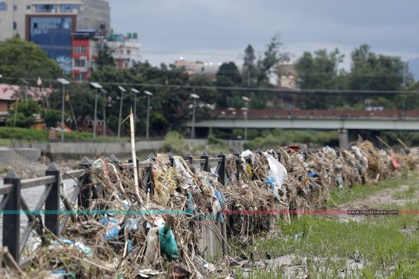 सार्वजनिक स्थानमा फोहर फाल्नेप्रति कठोर बन्दै काठमाडौं महानगर