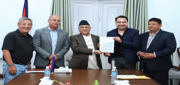प्रधानमन्त्री ओलीसँग वायुसेवा सञ्चालकको छलफल