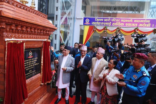 प्रधानमन्त्री ओलीले उद्घाटन गरे भद्रकालीस्थित जिल्ला प्रहरी परिसर भवन