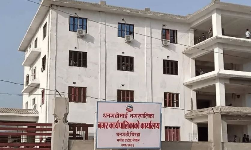 यथाशिघ्र नगरसभा बस्नुपर्ने माग गर्दै वडाध्यक्ष आन्दोलित