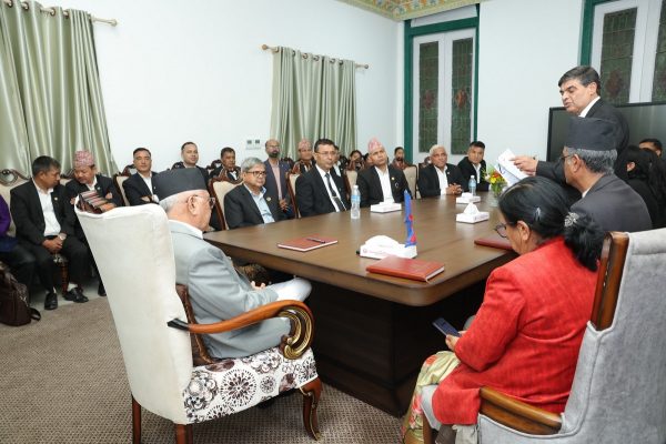 प्रधानमन्त्री ओलीको प्रश्न- संविधान संशोधनमा प्रतिगमनको कुरा कहाँबाट आयो ?