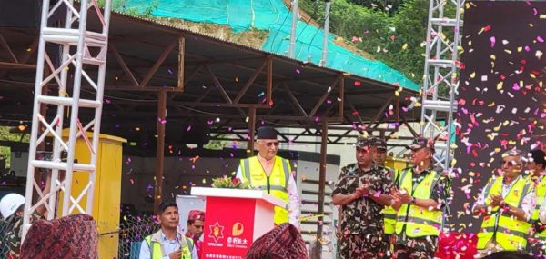 निर्माणाधीन काठमाडौं–तराई द्रुतमार्गअन्तर्गत धेद्रे सुरुङको ब्रेक थ्रु