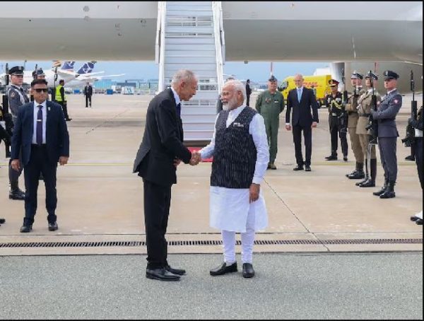 युक्रेन भ्रमण अघि पोल्यान्ड पुगे भारतीय प्रधानमन्त्री मोदी