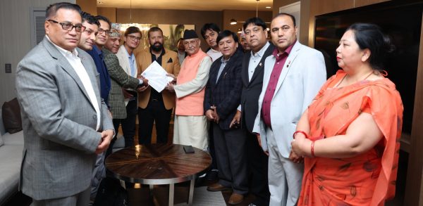 प्रवासी नेपालीलाई प्रधानमन्त्रीले भने – ‘तत्काल संविधान संशोधन सहज छैन, गणतन्त्र मास्ने कुरा हुन सक्दैन’