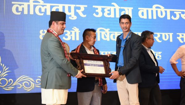 ५ वर्षमा २ अर्ब विदेशी मुद्रा भित्र्याएको गोल्यान ग्रुपको ट्राइकोट उत्कृष्ट निर्यातकर्ताको रुपमा सम्मानित