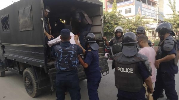 दुर्गा प्रसाईंको समर्थनमा प्रदर्शन गर्ने ७ जना प्रहरीको नियन्त्रणमा