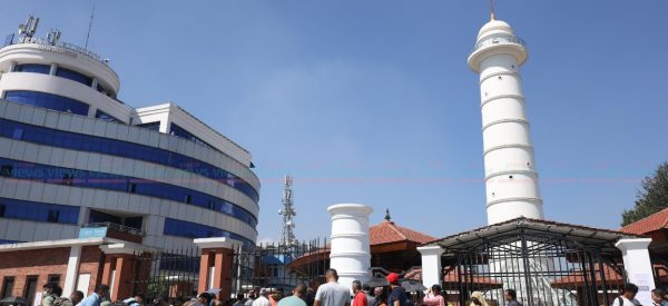पुरा सञ्चालनमा नआउँदै बिग्रियो धरहराको लिफ्ट, चढ्न पाएनन् सर्वसाधारण