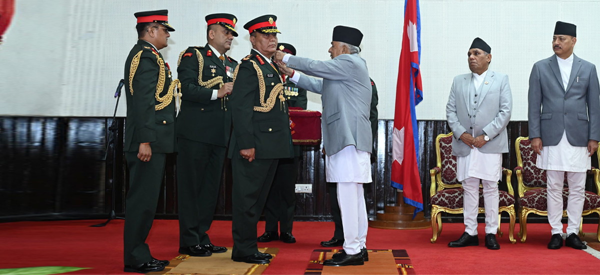 नवनियुक्त प्रधानसेनापतिलाई महारथीको दर्ज्यानी चिह्न प्रदान