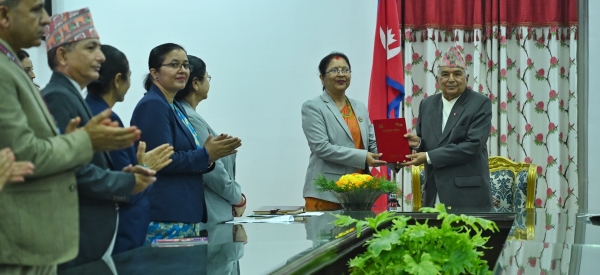 राष्ट्रपतिसमक्ष महिला आयोगको प्रतिवेदन पेश