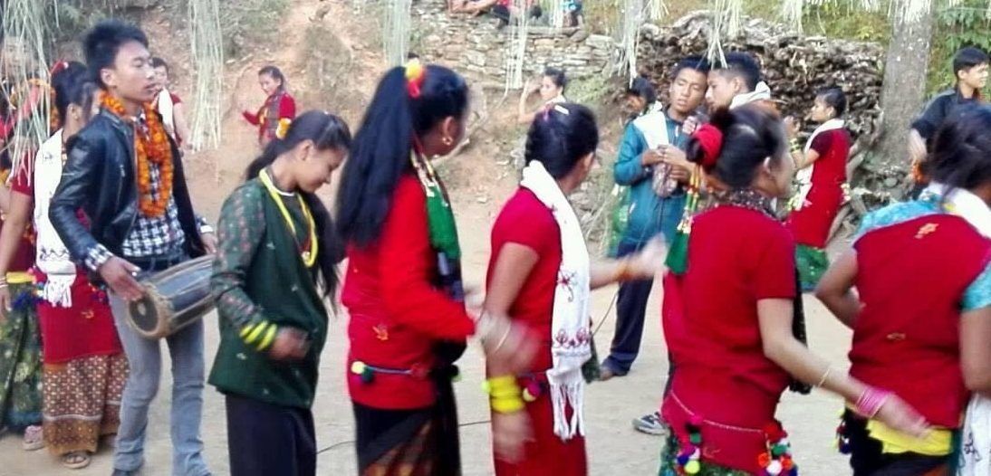 तिहारमा हराउँदै मौलिकता, फेरिँदै देउसीभैलोको स्वरूप
