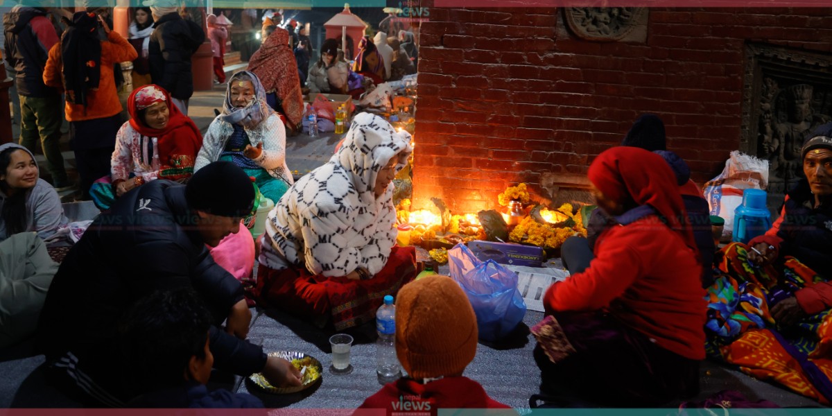 बालाचतुर्दशी: शिवालयमा दीपदान गर्ने श्रद्धालुको भीड (तस्वीरहरु)
