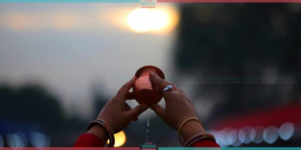 छठको समापन : उदाउँदो सूर्यलाई अर्घ्य (तस्वीरहरू)