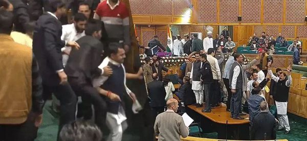 जम्मु कश्मीर विधान सभामा विधायकहरूबीच झडप