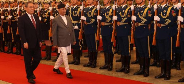 चीनमा प्रधानमन्त्री ओलीलाई ‘गार्ड अफ अनर’, समकक्षी लीसँग भेटवार्ता (तस्वीरहरू)