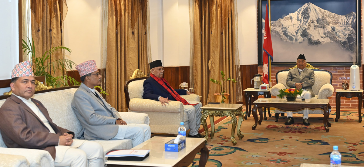राष्ट्रपति भेट्न  शीतलनिवास पुगे प्रधानमन्त्री