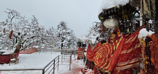 पाथीभरासहित ताप्लेजुङका उच्च पहाडी क्षेत्रमा हिमपात