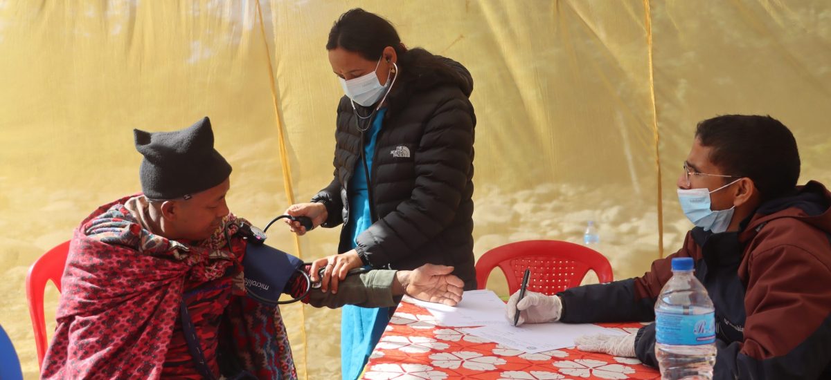 नबिल बैङ्कले गर्यो राउटे समुदायमा निःशुल्क स्वास्थ्य परीक्षण