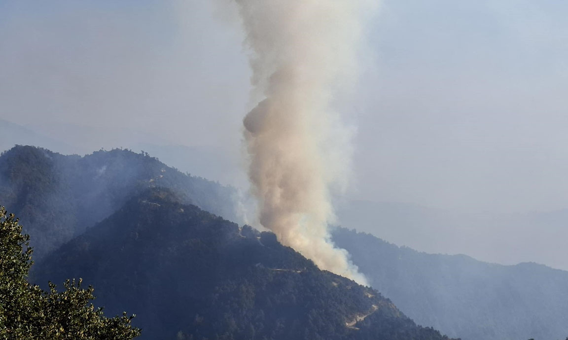 महाभारत जंगलको आगलागी हेलिकप्टरबाट नियन्त्रणमा