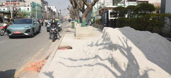 करिब ३३ हजार वर्गमिटरमा ढुङ्गा बिछ्याउँदै काठमाडौं महानगर