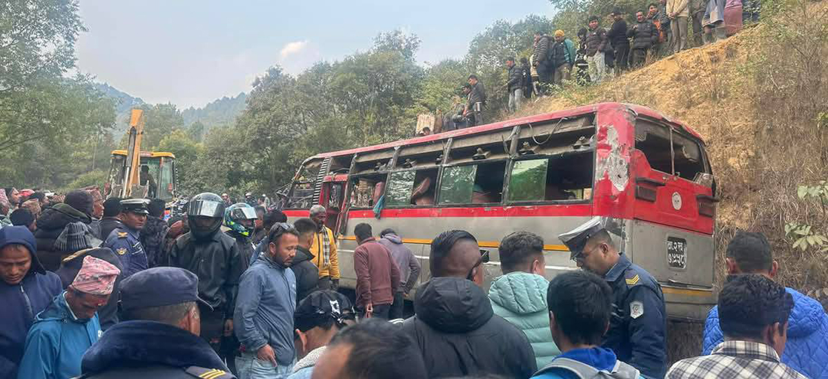 विद्यार्थी बोकेको बस दुर्घटना अपडेट : २७ जना ‘डिस्चार्ज’, चालक नियन्त्रणमा