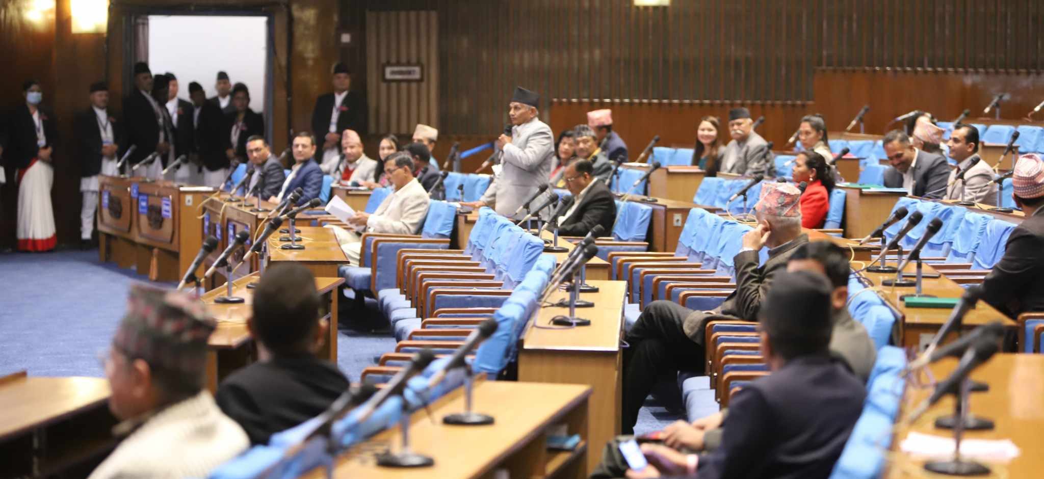 संसद्‌मा सरकारका प्रतिनिधि नपुगेपछि बैठक स्थगित