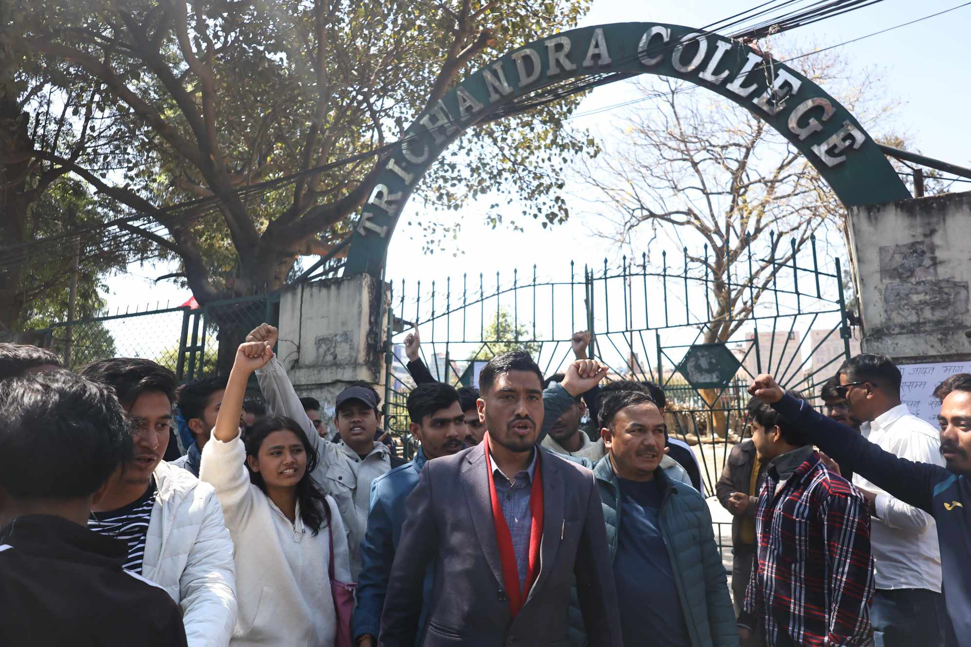 ‘चुनाव हुन देऊ’ भन्दै त्रिचन्द्रमा अनेरास्ववियुको प्रदर्शन