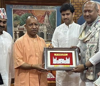 योगी आदित्यनाथलाई भेटेपछि मधेसका मुख्यमन्त्री सिंहको फेसबुक प्रोफाइल ‘लक्ड’