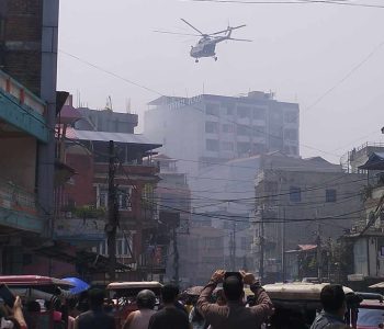 इटहरीको सेन्ट्रल प्लाजामा आगलागी : उद्धार गर्न आइपुग्यो हेलिकोप्टर