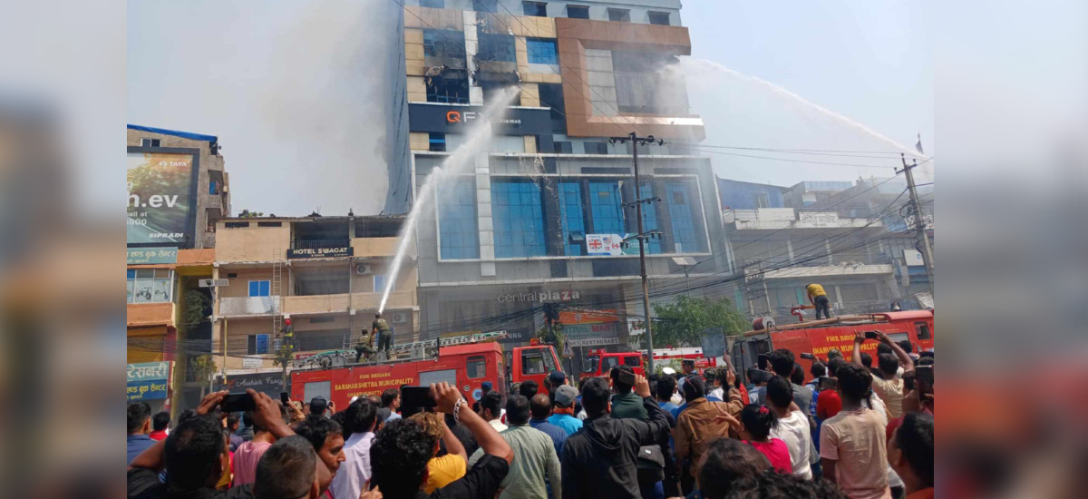 इटहरीको सेन्ट्रल प्लाजाबाट सात जनाको उद्धार, हेलिकोप्टर पठाउने तयारी