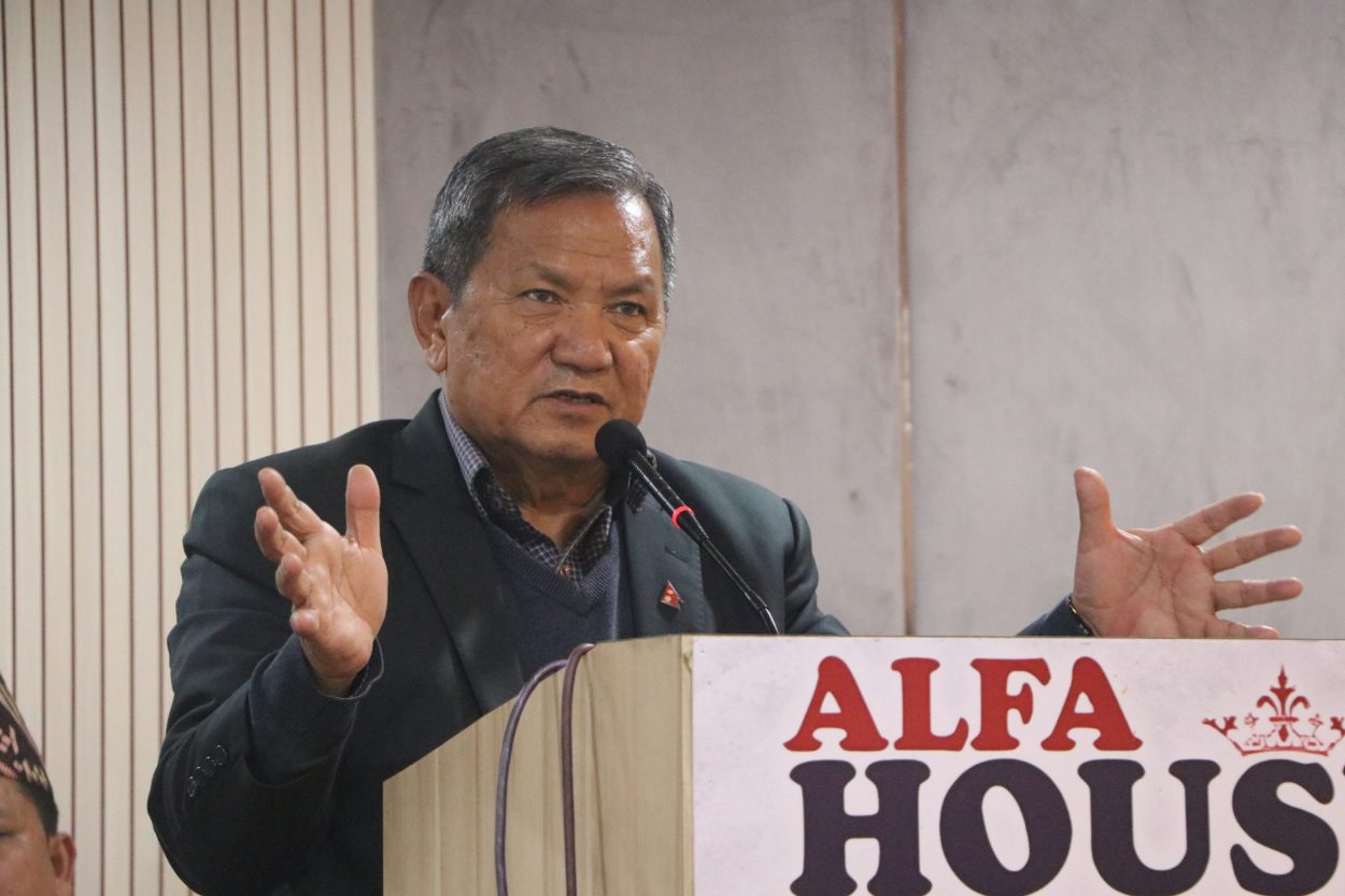 सङ्घीय लोकतान्त्रिक गणतन्त्रमा राजामहाराजा खोज्ने होइनः सञ्चारमन्त्री गुरुङ