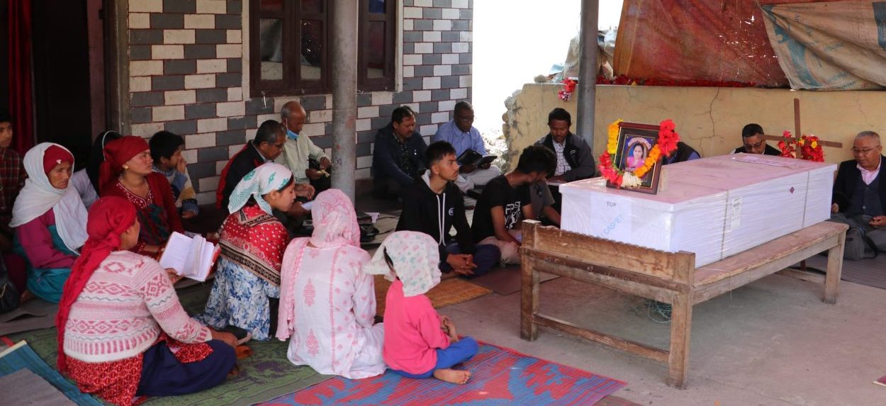 वैदेशिक रोजगारीको पीडा : ११ महिनापछि बाकसमा फर्किएकी तिलमाया