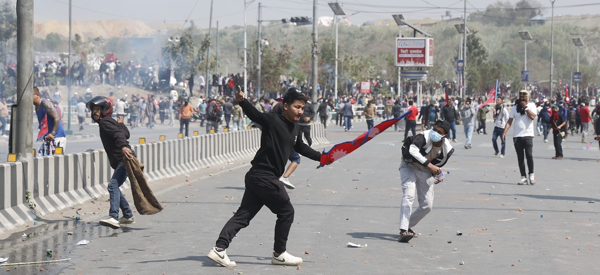 राजावादी समर्थकद्वारा मानवअधिकार आयोगको अनुगमन टोलीमाथि सांघातिक आक्रमण 
