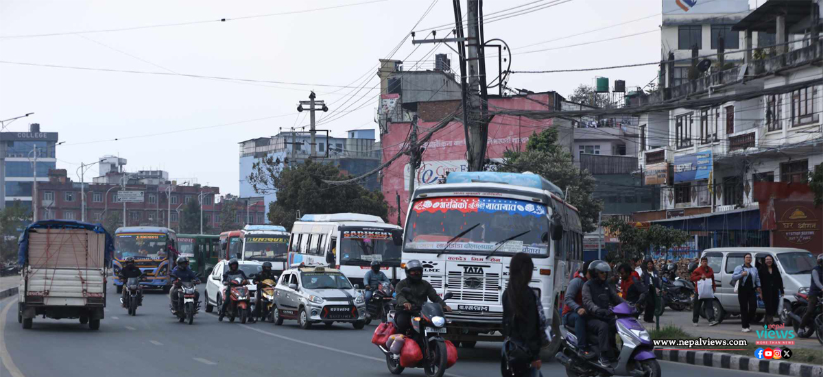 राजावादीको भेलाले सवारी आवागमन प्रभावित (तस्वीरहरू)