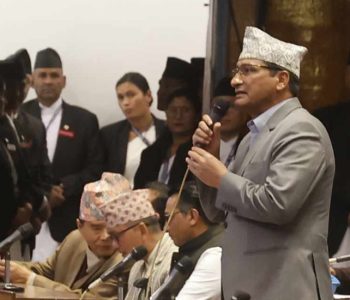 संसद्‌मा कुलमान बर्खास्तको विरोध, प्रधानमन्त्रीले जवाफ नदिँदासम्म बैठक चल्न नदिने