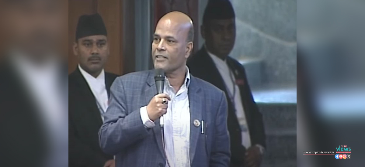 स्वास्थ्य सचिव बढुवामा विभेद गरेको भन्दै संसदमा स्वास्थ्यमन्त्रीको राजीनामा माग